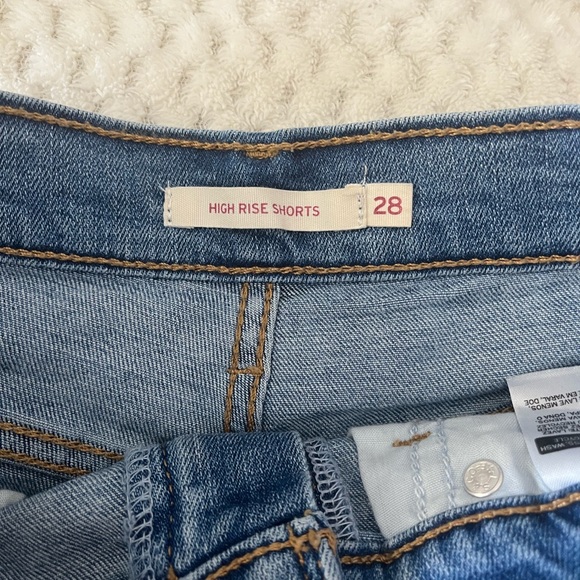 Levi’s High Rise shorts - Picture 4 of 4